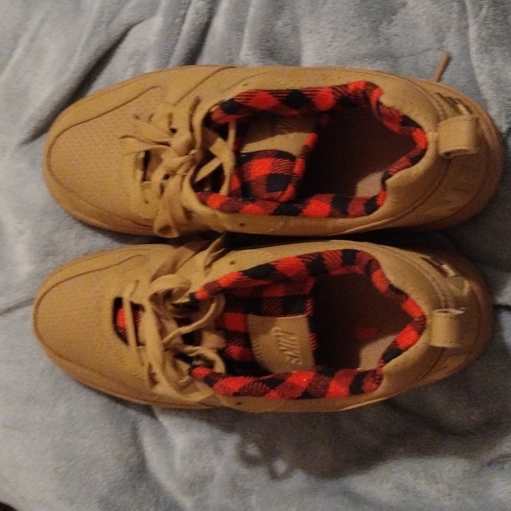 Nike Borough Premium Tan Red Plaid size 12 US